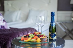 Detaljbild champagne och frukt